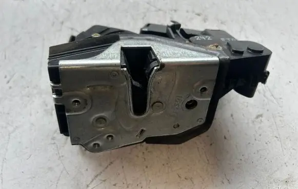BMW 3 E46 Front door lock 7011242
