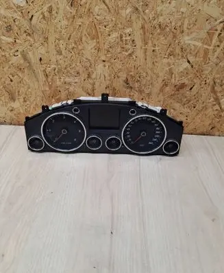 Volkswagen Touareg I Speedometer (instrument cluster) 7L6920881A