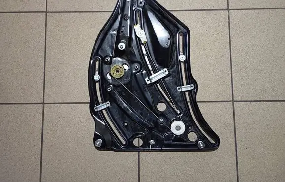 Mercedes-Benz E C207 W207 Front door electric window regulator A2076701403 RH961882103 RH961882