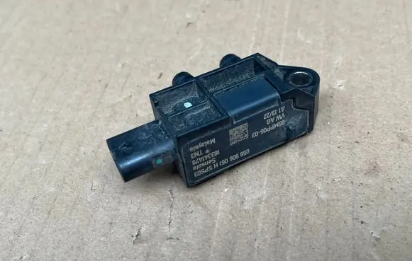 Audi A6 S6 C8 4K Rear glass lock/latch E433 058906051H