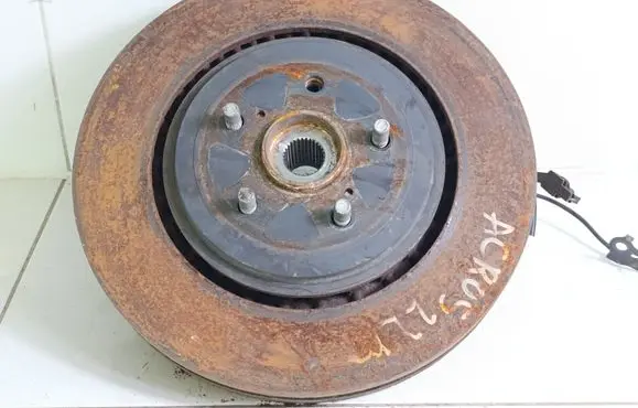 Suzuki Across Front wheel hub spindle knuckle