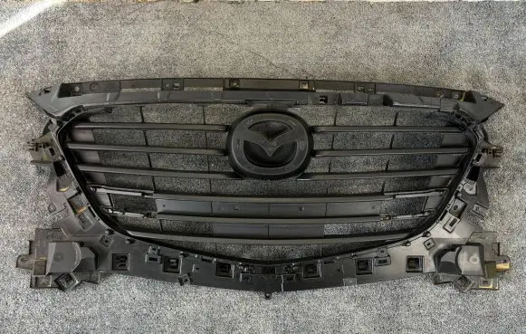 Mazda 3 II Front bumper upper radiator grill BANE50712 G051