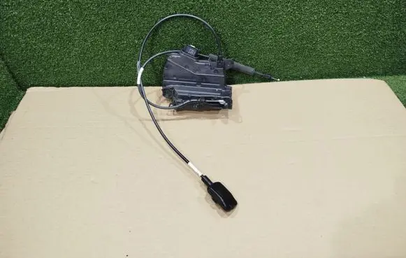 Renault Trafic III (X82) Front door lock 805024134R 40647241 X82FRRHCDL