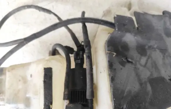 Renault Scenic I Windscreen/windshield washer pump 7700843902