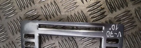 Radio/GPS head unit trim