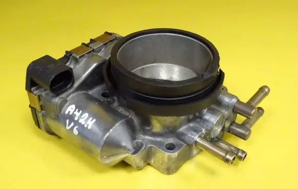 Audi A4 S4 B5 8D Throttle body valve 078133062B 0280750030