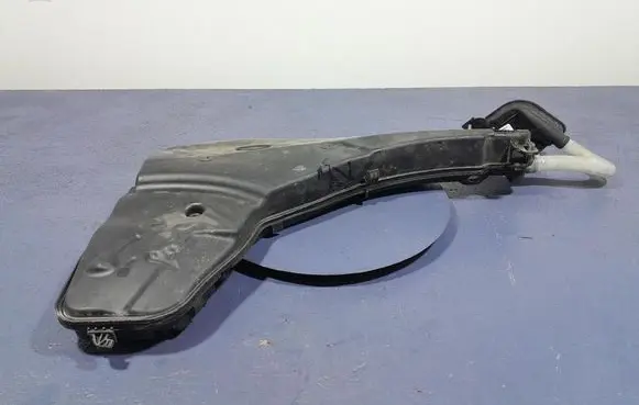 BMW X7 G07 Windshield washer fluid reservoir/tank 7499828