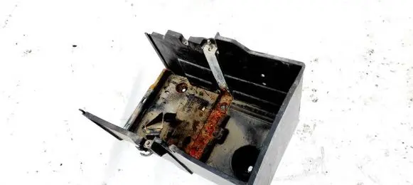 Ford Focus Battery box tray 