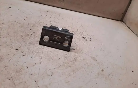 Volvo V70 Front door upper hinge