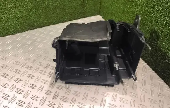 Renault Trafic III (X82) Fuse box cover 758A68898R 93452999 243503708R