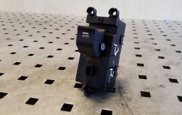 Hyundai i40 Electric window control switch 935753Z200 39R5151000