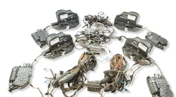 BMW M5 Front door soft close latching motor 7185692 51217185692 7185689