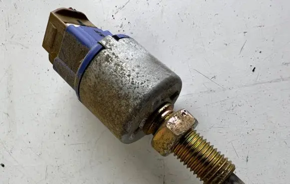 Toyota Land Cruiser (HDJ90) Brake pedal sensor switch