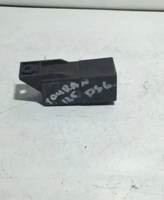Volkswagen Touran I Glow plug pre-heat relay 0281003038
