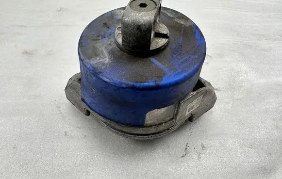 Mercedes-Benz S W222 Engine mount bracket A2222407817