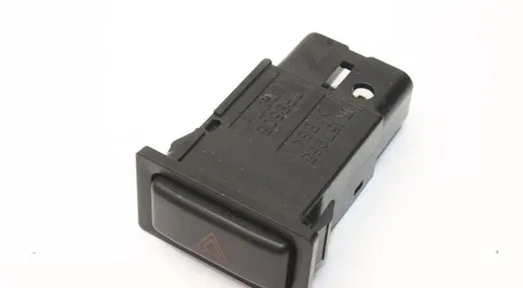 Toyota Land Cruiser (HDJ90) Hazard light switch
