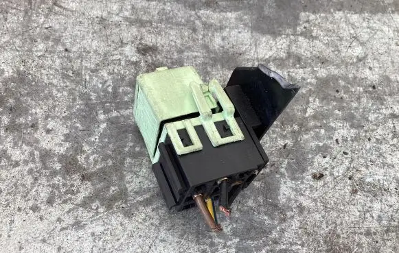 BMW 5 E39 Other relay V23134k59x312