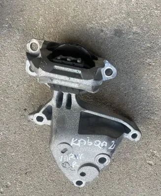 Engine mount bracket