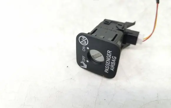 Toyota RAV 4 (XA30) Passenger airbag on/off switch 1682Q60