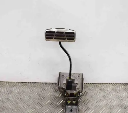 Hyundai Genesis Brake pedal 
