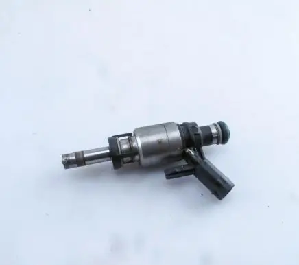 Audi A4 S4 B8 8K Fuel injector 06L906036L