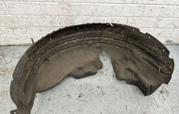 Rear arch fender liner splash guards