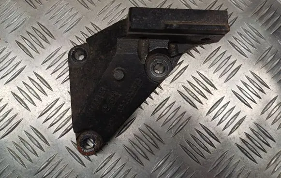 Opel Zafira B Engine mounting bracket 13125628 332253673