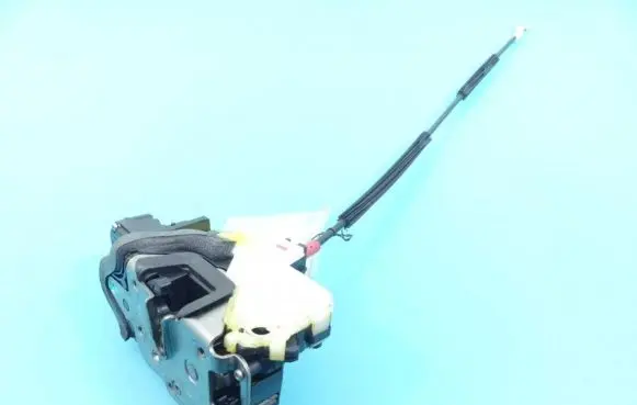 Chevrolet Orlando Front door lock 13578276 IMPRK1126262