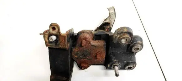Citroen C1 Engine mount bracket