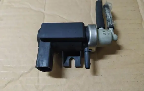 Volkswagen Bora Vacuum valve 1J0806627