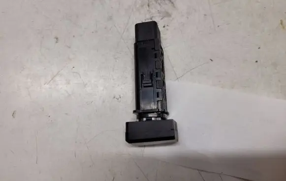KIA Carens I Windscreen/window heater switch