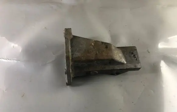 Mitsubishi Pajero Pinin Engine mounting bracket