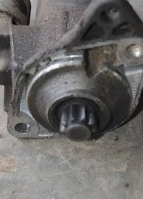 Volkswagen Golf IV Starter motor 00001121006