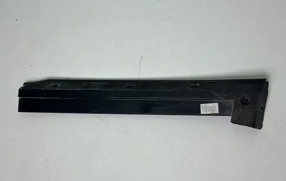 Ford Mustang VI Front door glass trim molding FR3B6302565