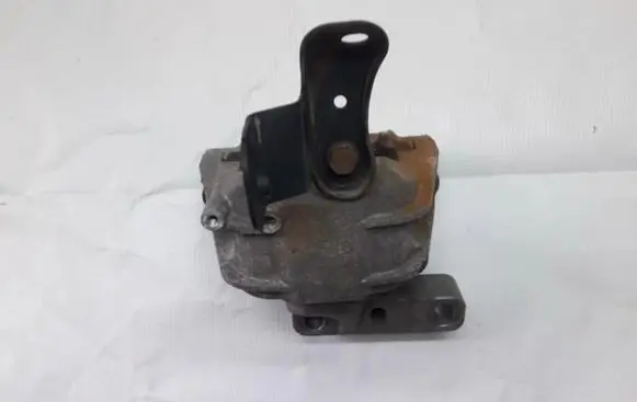 Engine mount bracket