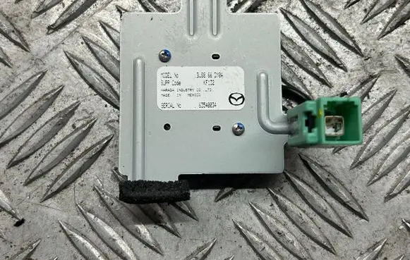 Mazda 3 III Antenna control unit BJS866DY0A