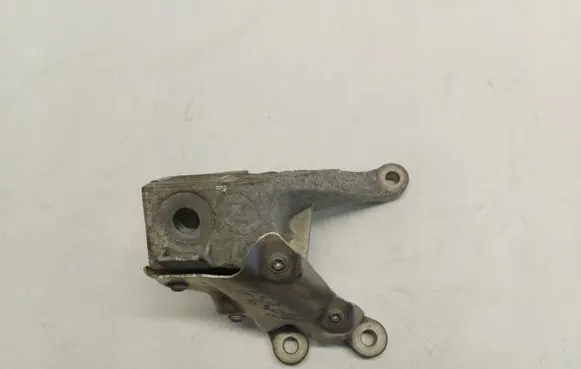 BMW 5 G30 G31 Engine mount bracket 6861564