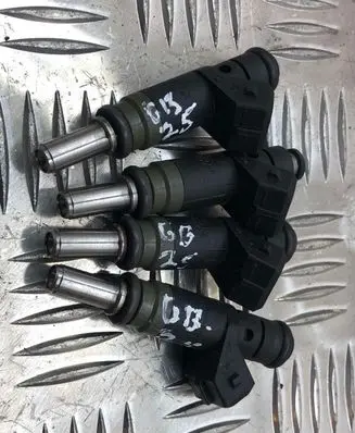BMW 3 E90 E91 Fuel injectors set 7506158 6352A01833