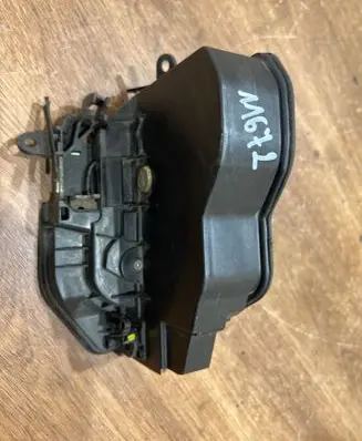 BMW 1 E81 E87 Front door lock 7154623