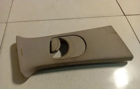 Renault Laguna III (B) pillar trim (top)