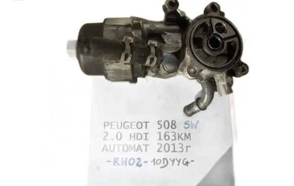 Oil filter mounting bracket