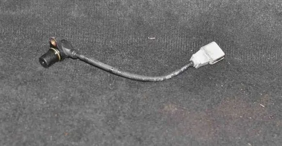 Volkswagen PASSAT B6 Crankshaft position sensor 