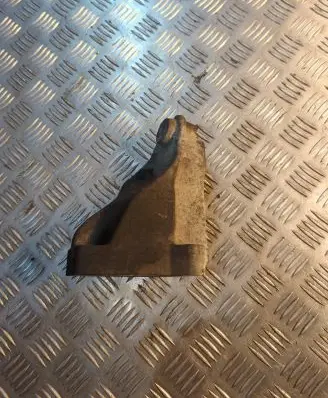 Mercedes-Benz C W204 Engine mounting bracket