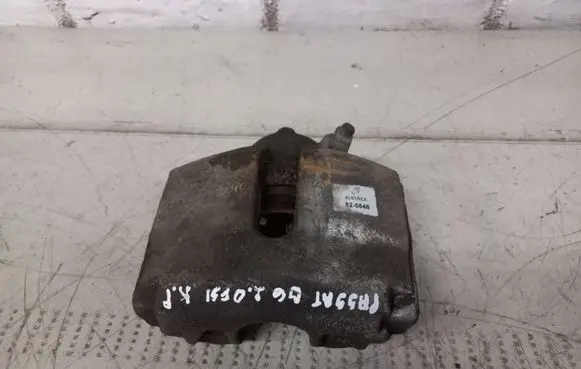 Volkswagen PASSAT B6 Front brake caliper 582
