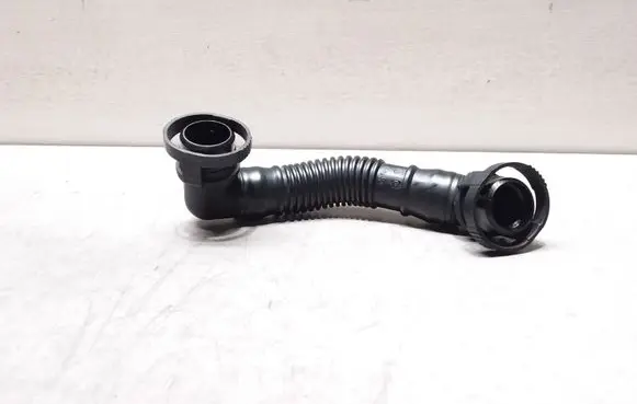 Volkswagen PASSAT B6 Breather hose/pipe 03L103493