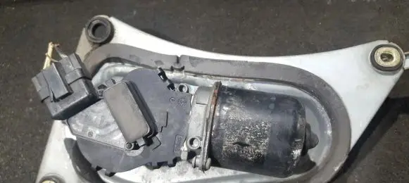 Mazda 323 F Wiper motor