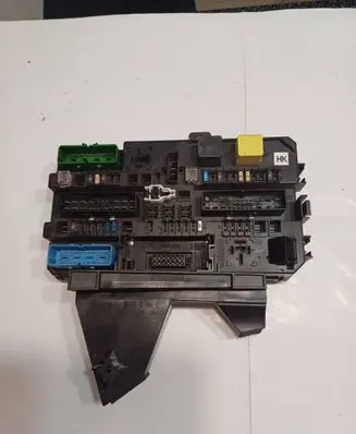 Opel Astra H Fuse module 13115937 329510614