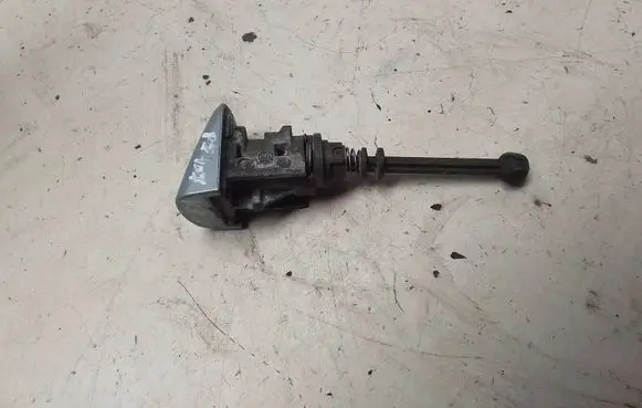 Peugeot 407 Front door lock (next to the handle) 