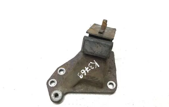Engine mounting bracket
