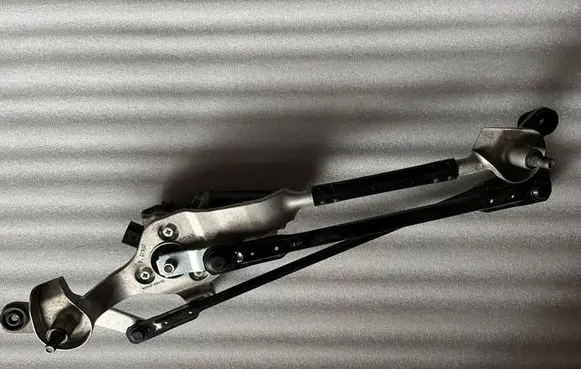 KIA Stinger Front wiper linkage and motor 98110J5000
